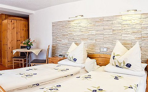 Doppelzimmer Nr. 6 im Gästehaus Grünwald in Bischofswiesen - wegen Renovierung keine Buchung 2024 möglich -