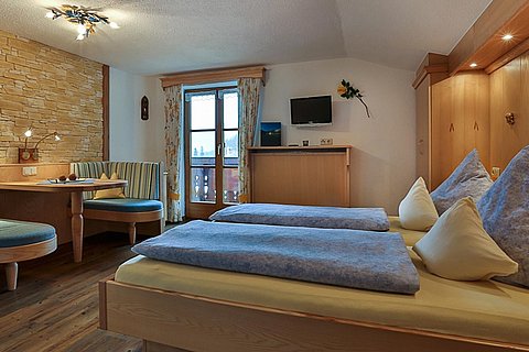 Kehlstein-Doppelzimmer-Fruehstueck-Aschbachhof-002.jpg