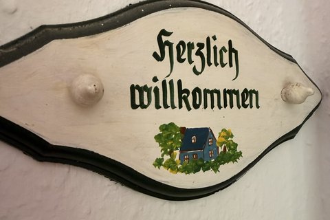 Herzlich_Willkommen_schräg.jpeg