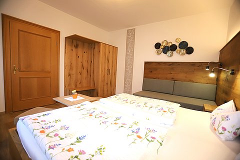 Schlafzimmer 1