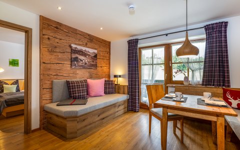 Ferienwohnung Alpengruss | Außenpool mit Panoramablick | Frühstück möglich