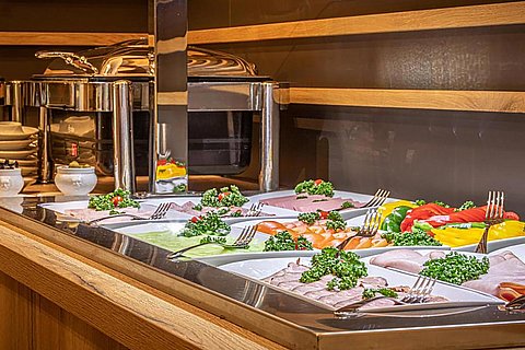 Hotel-Bischofswiesen-Brennerbascht-Fruehstückbuffet.jpg