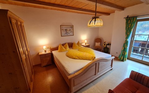 Fewo Göll - großzugige Wohnung mit Bergblick, Balkon und Terrasse