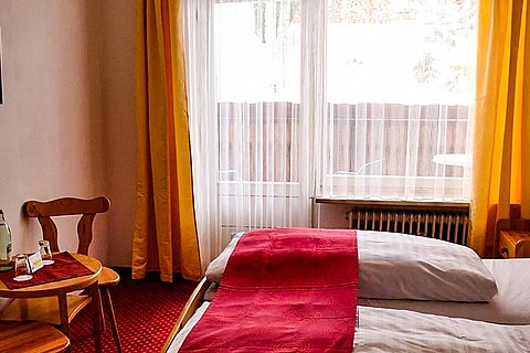 Doppelzimmer-Alpenhotel-Beslhof-Ramsau-Hintersee-02.jpg