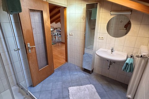 Watzmann_Studio_Bad_von_Toilettensicht.jpg