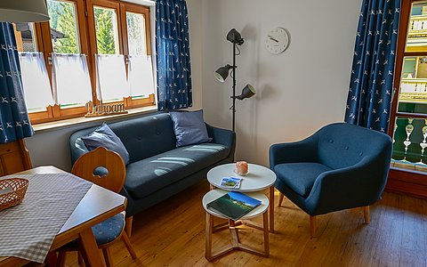 Ferienwohnung 5 - Schöne 3 Zimmerwohnung mit großem Eckbalkon