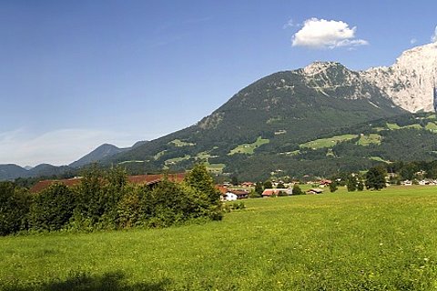 freier Blick vom Gästehaus auf die Berchtesgadener Bergwelt