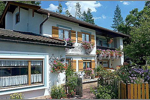 Gaestehaus-Gruenwald-Berchtesgaden-Sommer.jpg