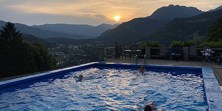 Pool_Blick_Richtung_Lattengebirge_Sonnenuntergang.jpg