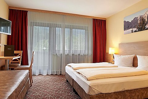 Doppelzimmer-Balkon-Hotel-Seimler-Berchtesgaden-000.jpg