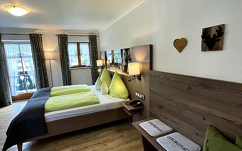 Doppelzimmer Vogelnest / Murmelstube inkl. Frühstück | mit Kaffeeküche | Außenpool mit Panoramablick