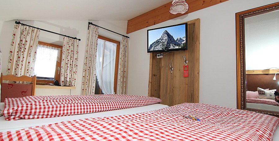 22-Alpenhotel-Bergzauber-Zimmer-Hochkalter-002.jpg