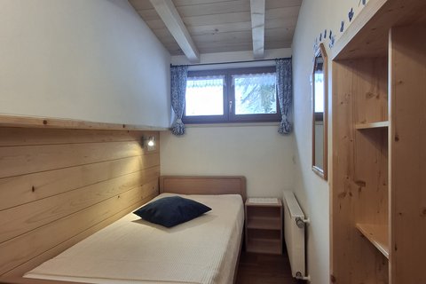 Schlafzimmer_2_Einzelbett.jpg