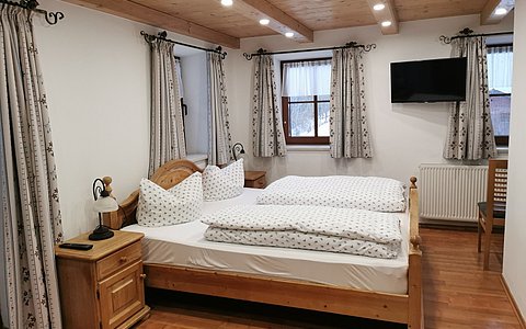 Doppelzimmer ( buchbar ab 6 Nächte) Doppelzimmer pro Tag 130 Euro für  2 Personen