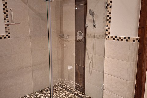 Badezimmer_Dusche.jpg