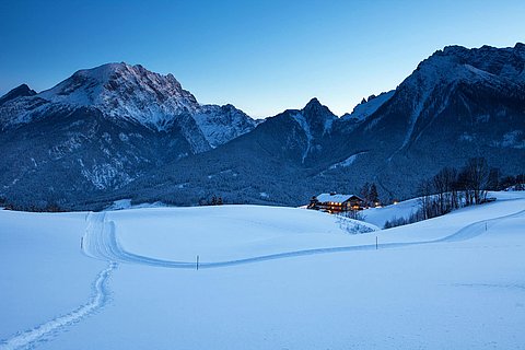 Aussenansicht-Hotel-Ramsau-Nutzkaser-Winter.jpg