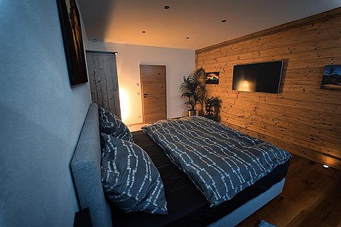 Schlafzimmer 1