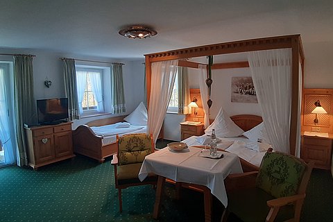 Romantik & Geborgenheit im Himmelbettzimmer