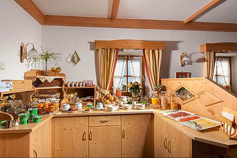Rennlehen-Pension-Berchtesgaden-Obersalzberg-Fruehstueck-01.jpg