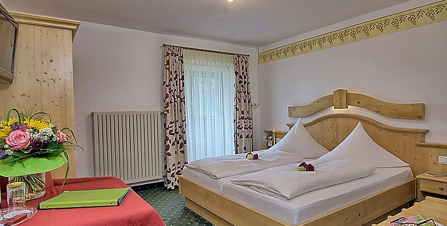 Hotel-Berchtesgaden-Gruenberger-Doppelzimmer-001.jpg