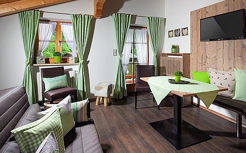 Juniorsuite Adlerhorst inkl. Frühstück | mit Kaffeeküche | Außenpool mit Panoramablick