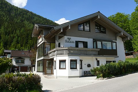 1_Haus_1_vorne_links.JPG