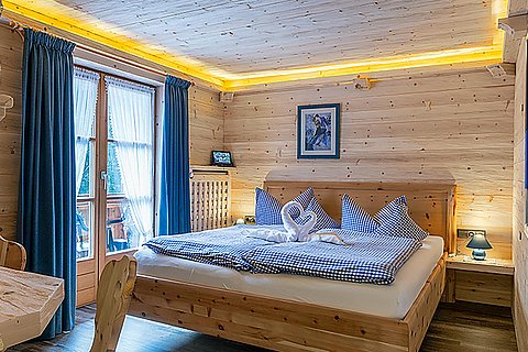 Almhotel-Gruensteinblick-Koenigssee-Zimmer-01.jpg