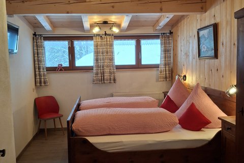 Schlafzimmer_1_Doppelbett.jpg