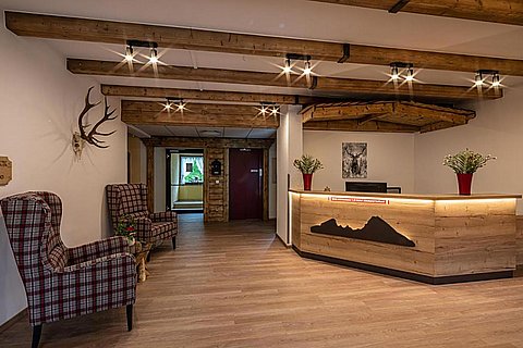 Hotel-Bischofswiesen-Brennerbascht-Rezeption.jpg