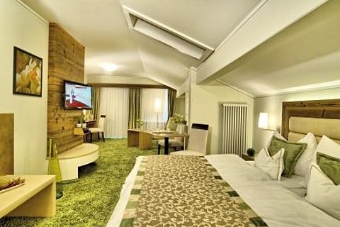 Hotel Neuhäusl Berchtesgaden Superior Suite Wiese